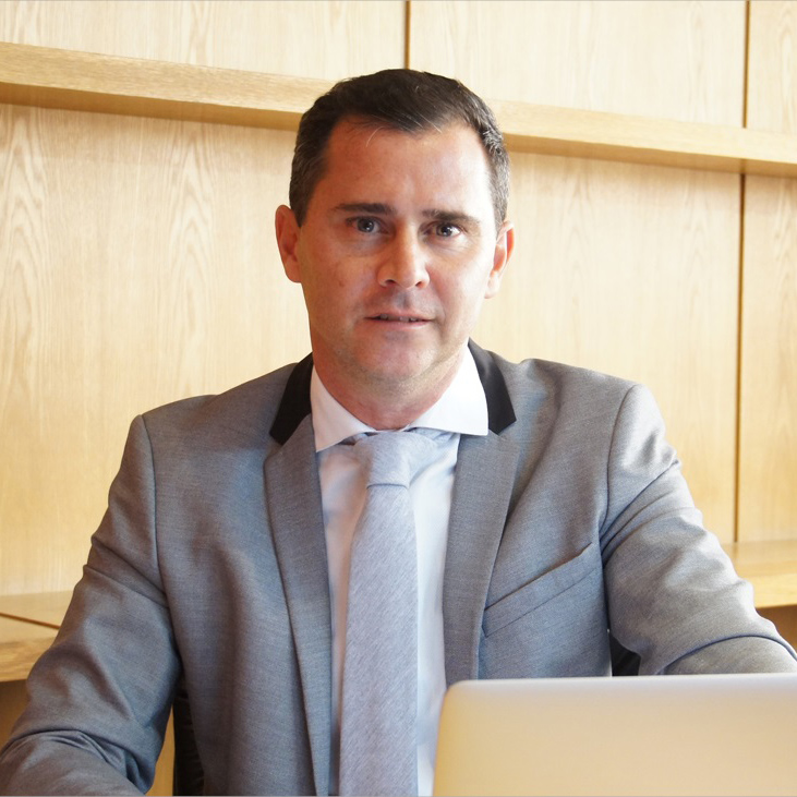 Dr. Alejandro González